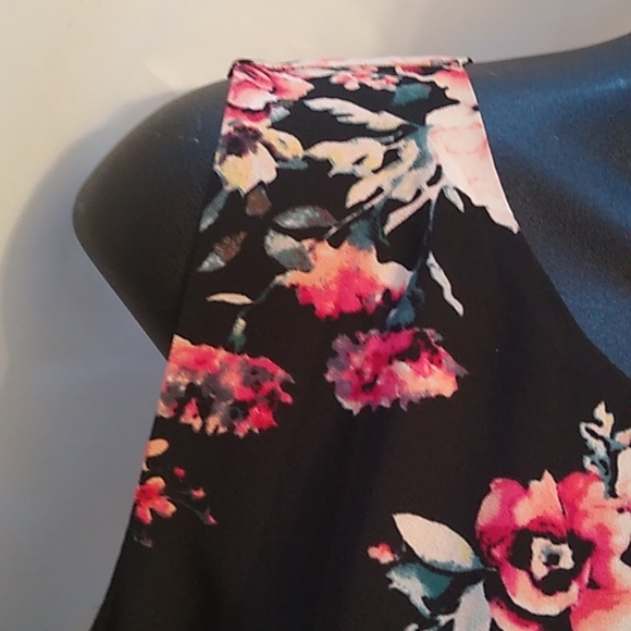 E L L E cute black dress with a pink  floral design - Picture 3 of 7